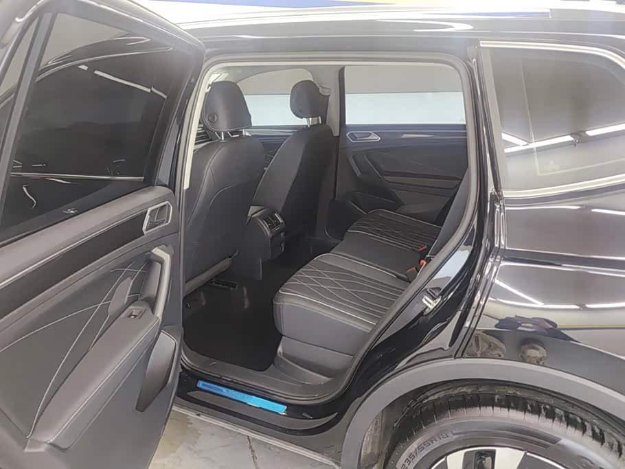 Volkswagen Tiguan L 2025 — Фото 11/16