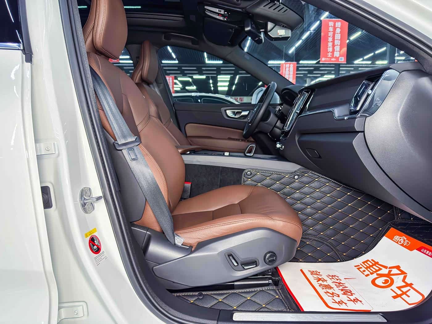 Volvo XC60 2024 — Фото 14/20