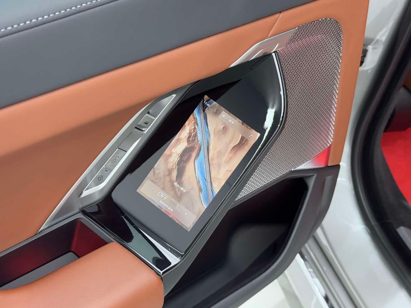 BMW i7 2023 — Фото 17/20