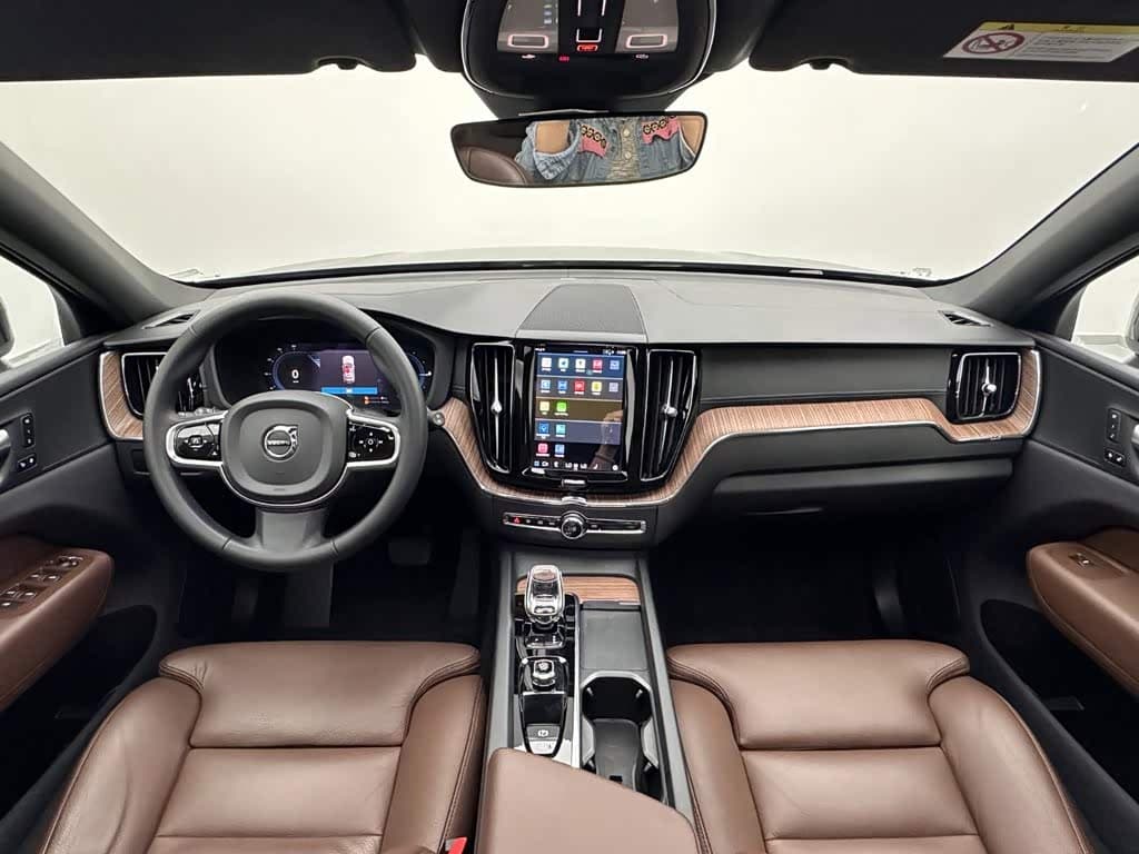 Volvo XC60 Plug-in Hybrid 2023 — Фото 18/20