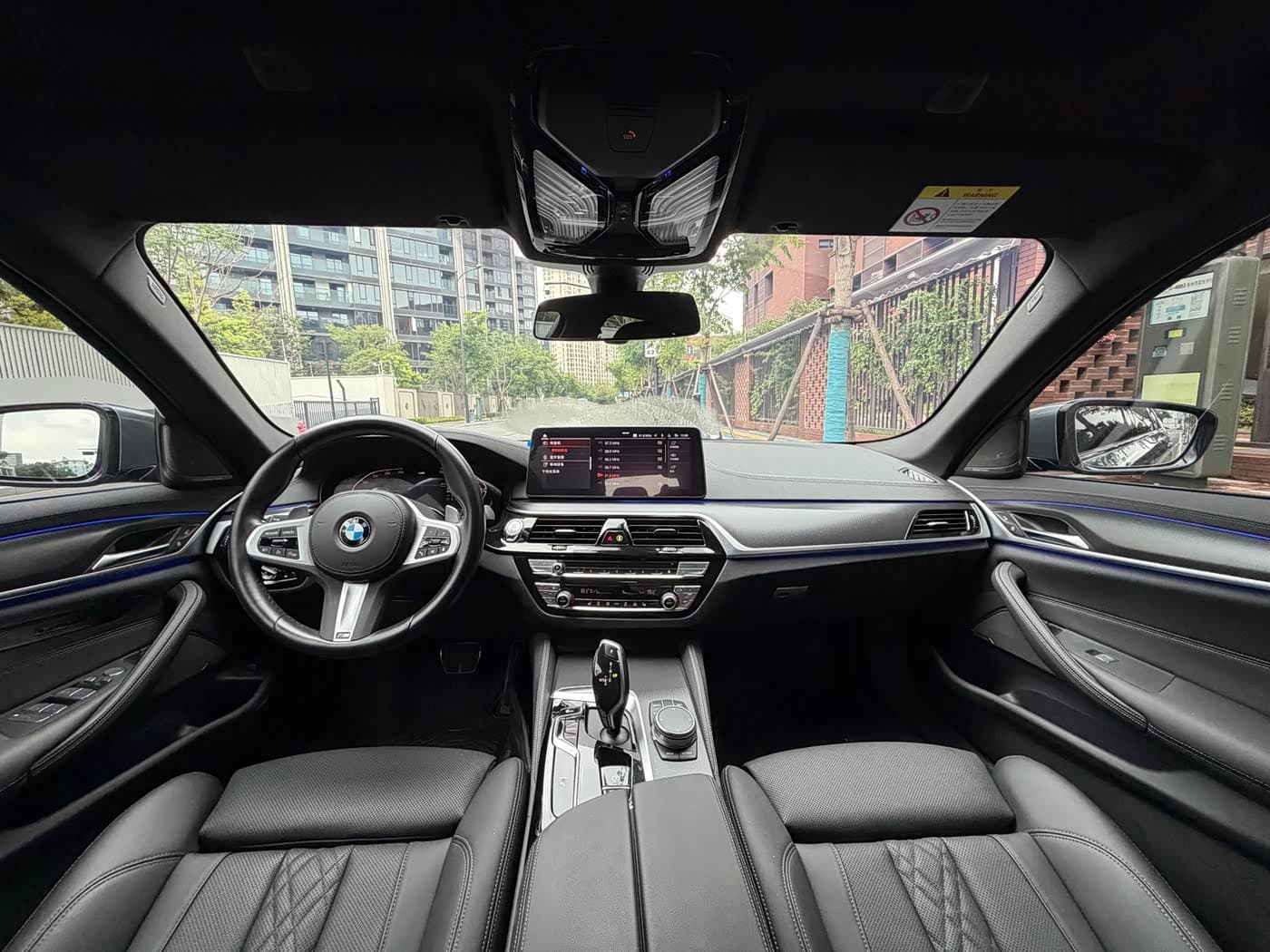 BMW 5 Series 2023 — Фото 8/15