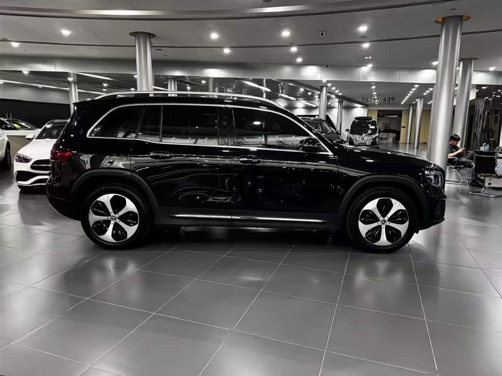 Mercedes-Benz GLB 2022 — Фото 6/20