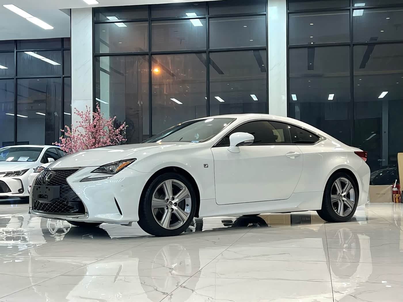 Lexus RC 2017 — Фото 1/9