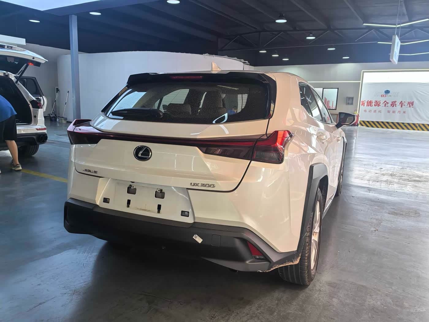 Lexus UX 2021 — Фото 9/9