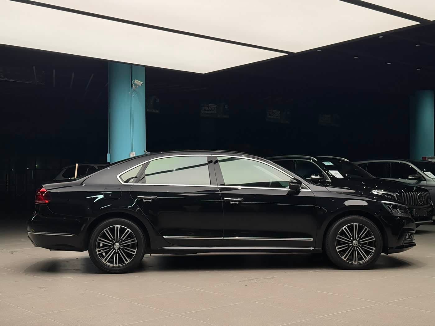 Volkswagen Passat 2018 — Фото 4/18