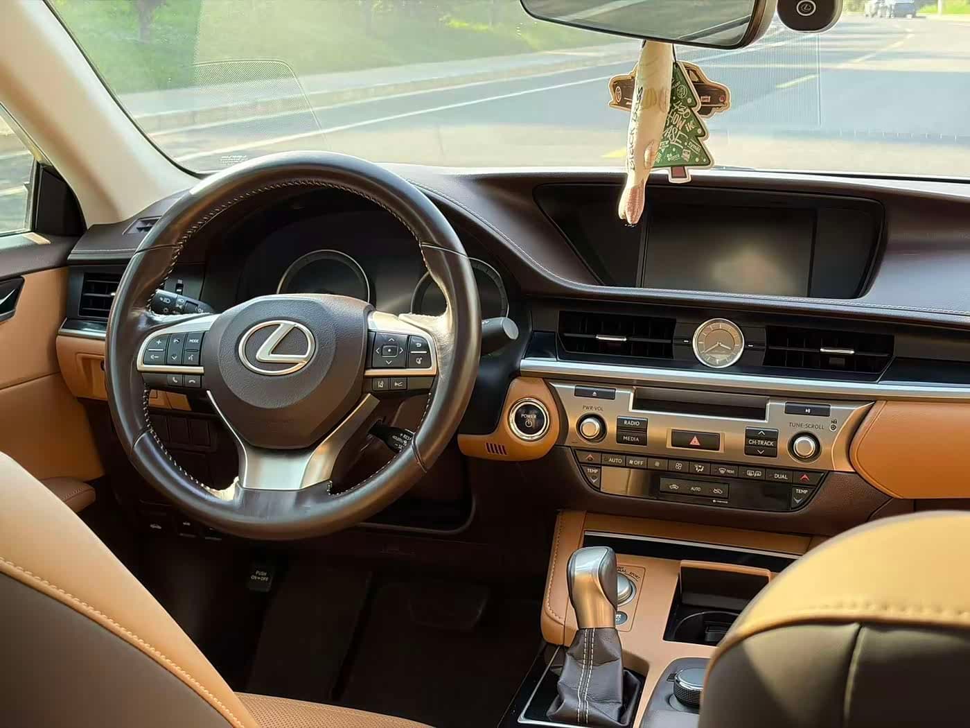 Lexus ES 2018 — Фото 15/17