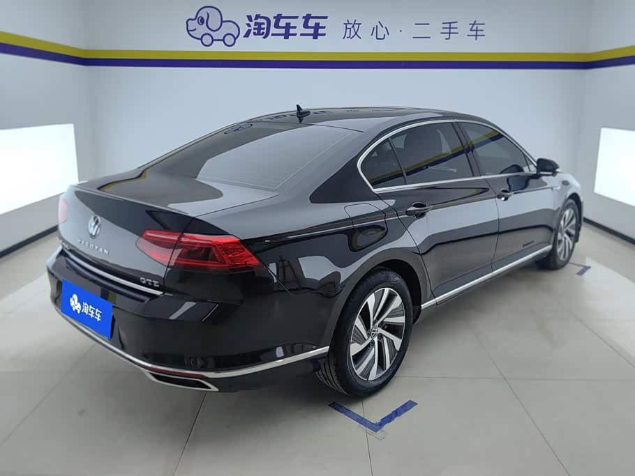 Volkswagen Magotan GTE Plug-in Hybrid 2022 — Фото 3/16