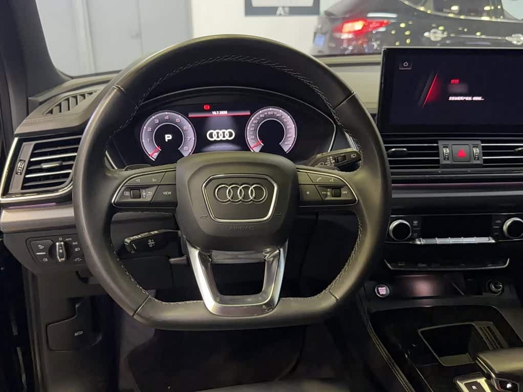 Audi Q5L 2023 — Фото 6/20