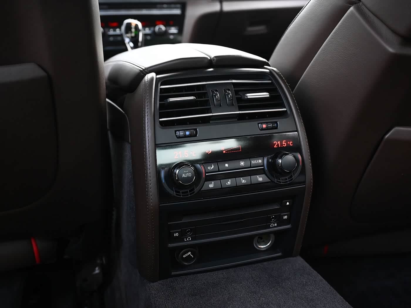 BMW 7 Series 2010 — Фото 17/20