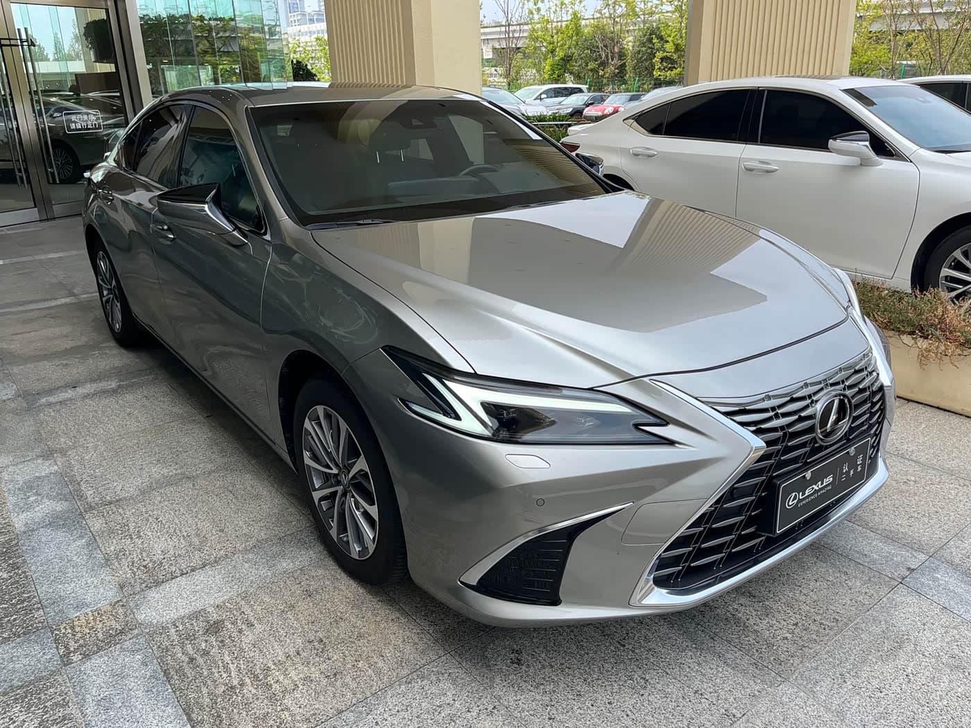 Lexus ES 2025 — Фото 3/17