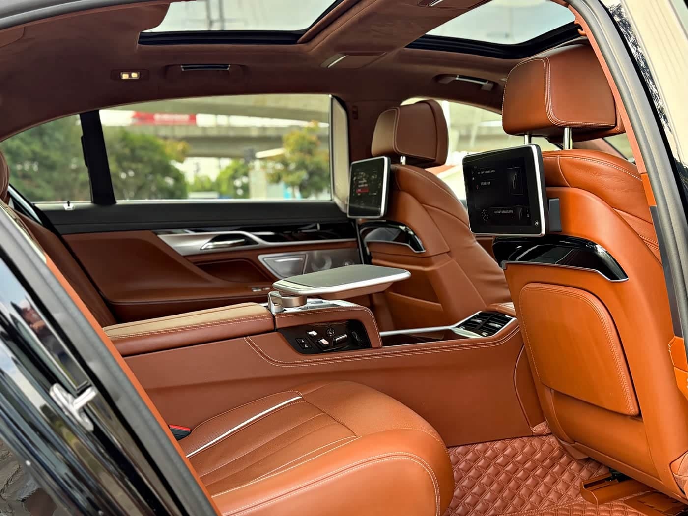 BMW 7 Series 2018 — Фото 15/20