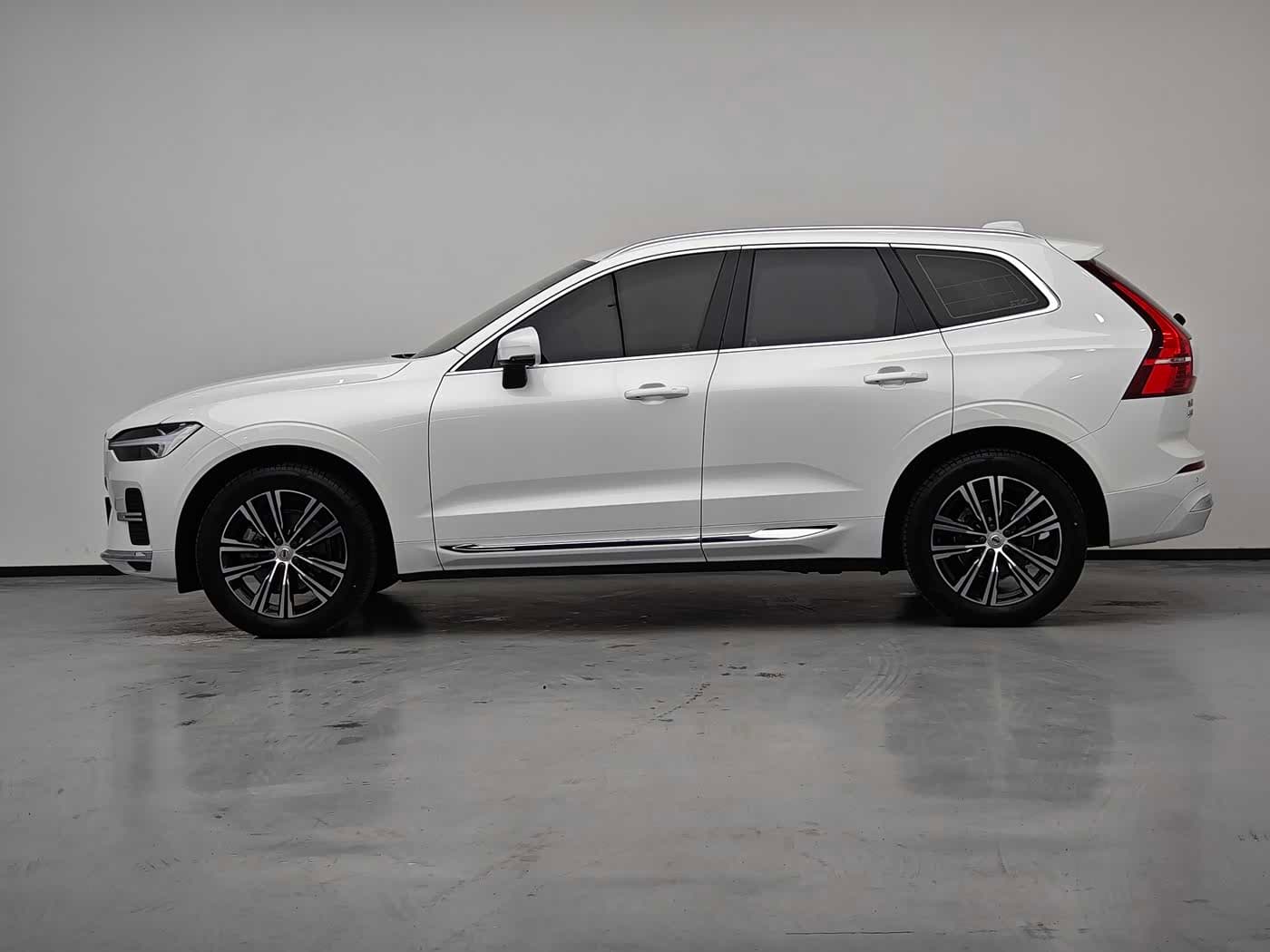 Volvo XC60 2021 — Фото 18/20