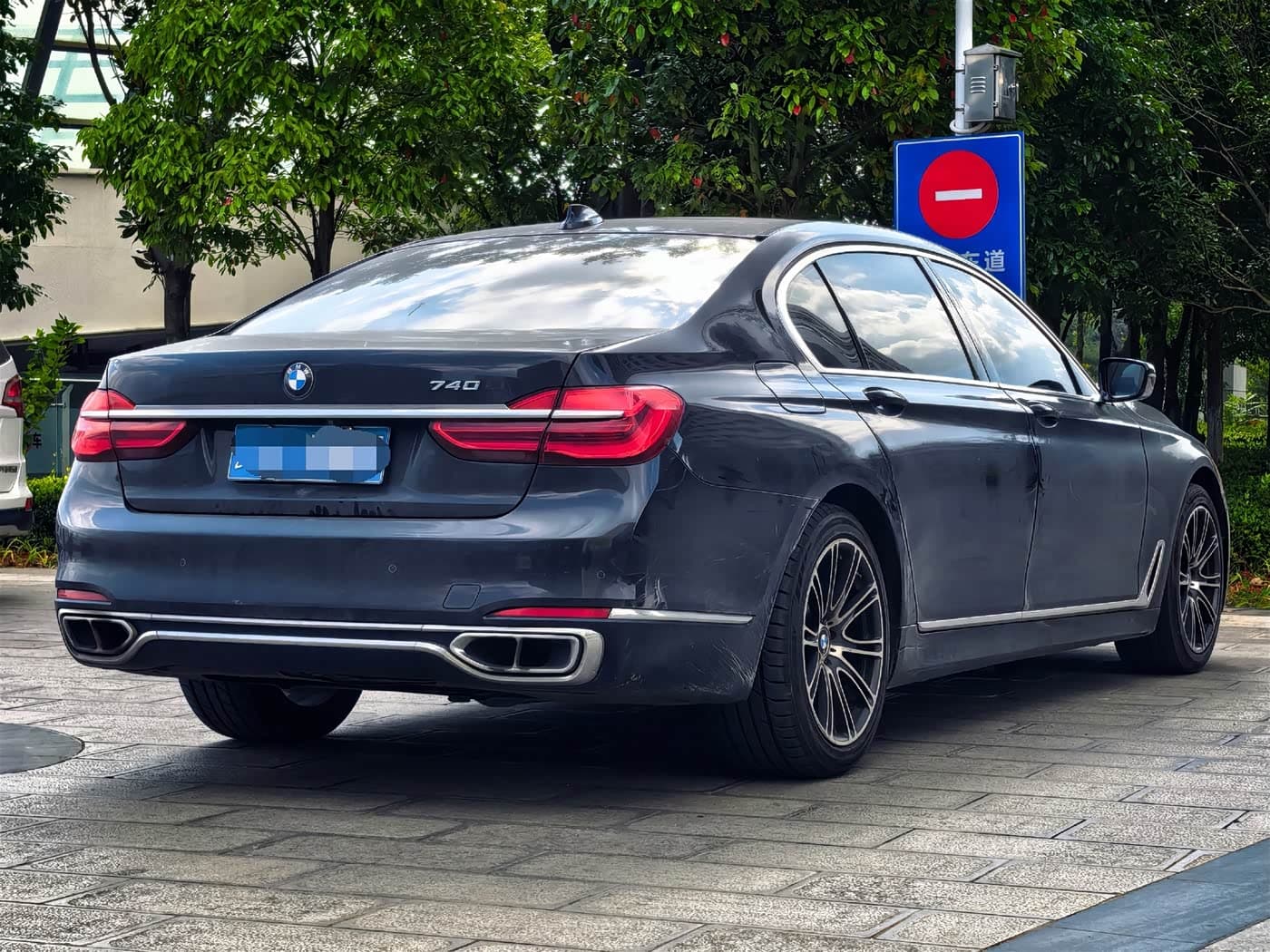 BMW 7 Series 2016 — Фото 9/10