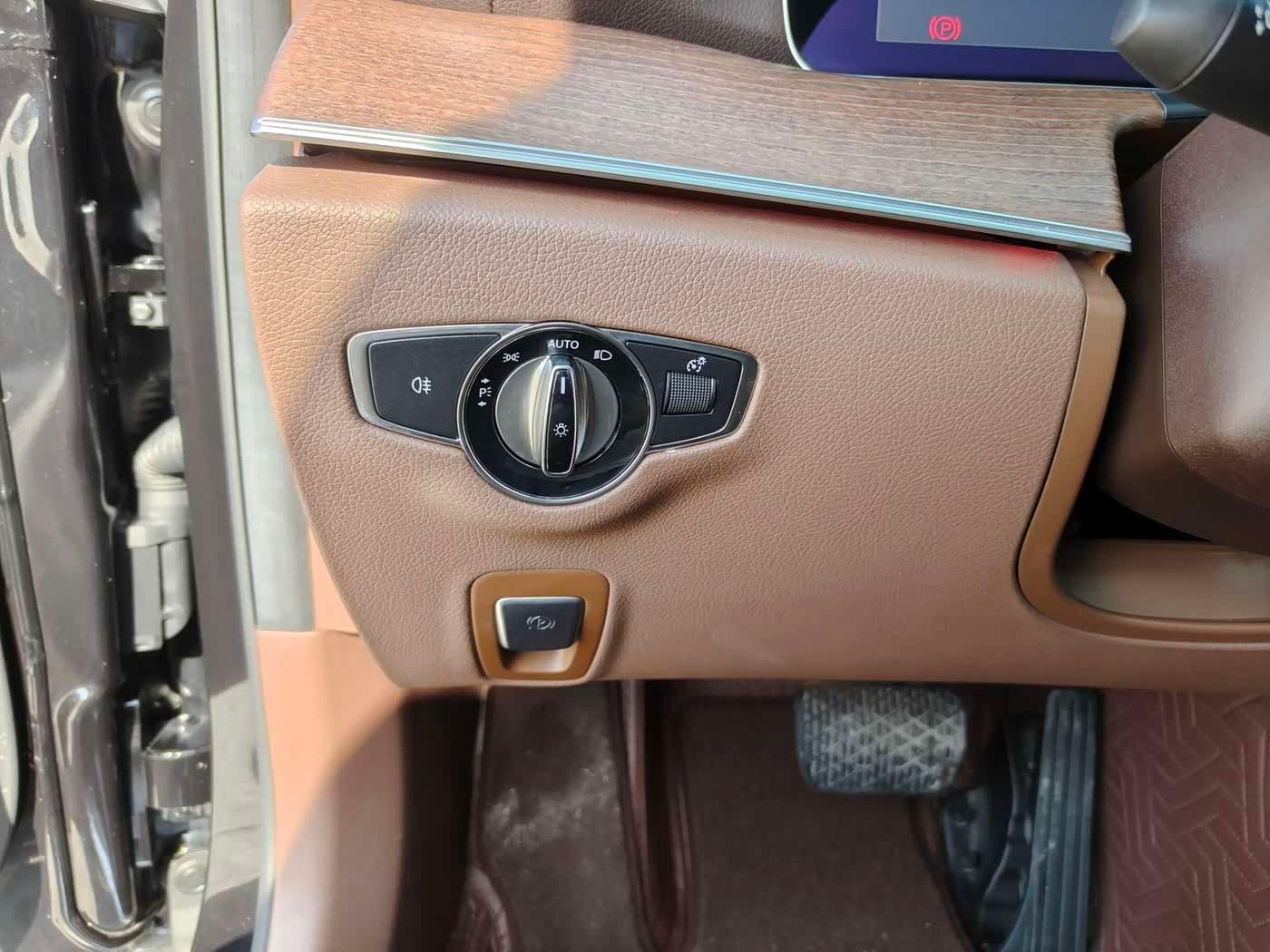 Mercedes-Benz E-Class 2023 — Фото 11/20