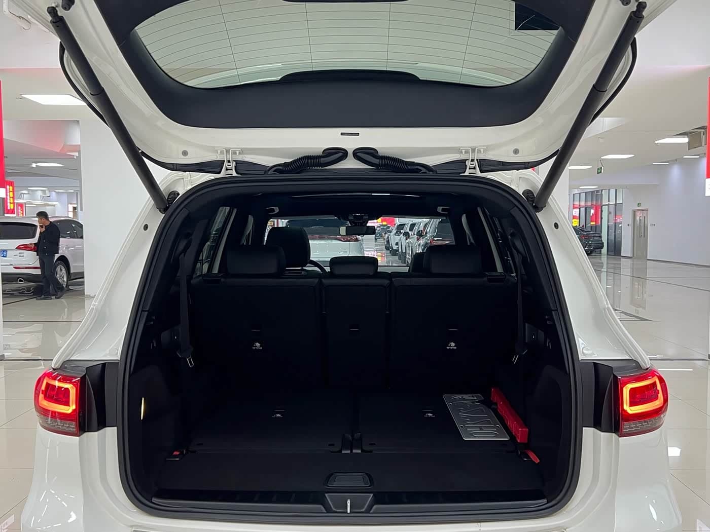 Mercedes-Benz GLB 2020 — Фото 17/18