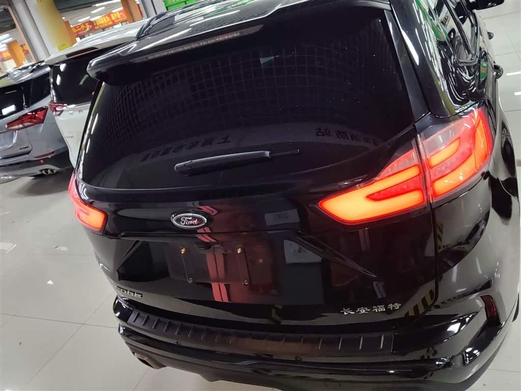Ford Edge 2020 — Фото 6/20
