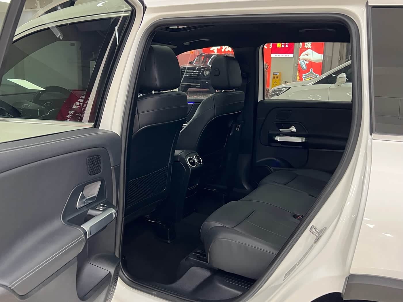 Mercedes-Benz GLB 2020 — Фото 6/18
