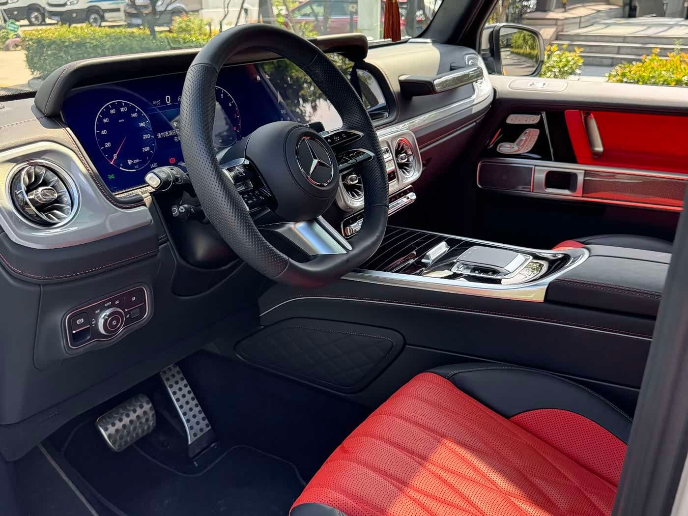 Mercedes-Benz G-Class 2025 — Фото 19/20