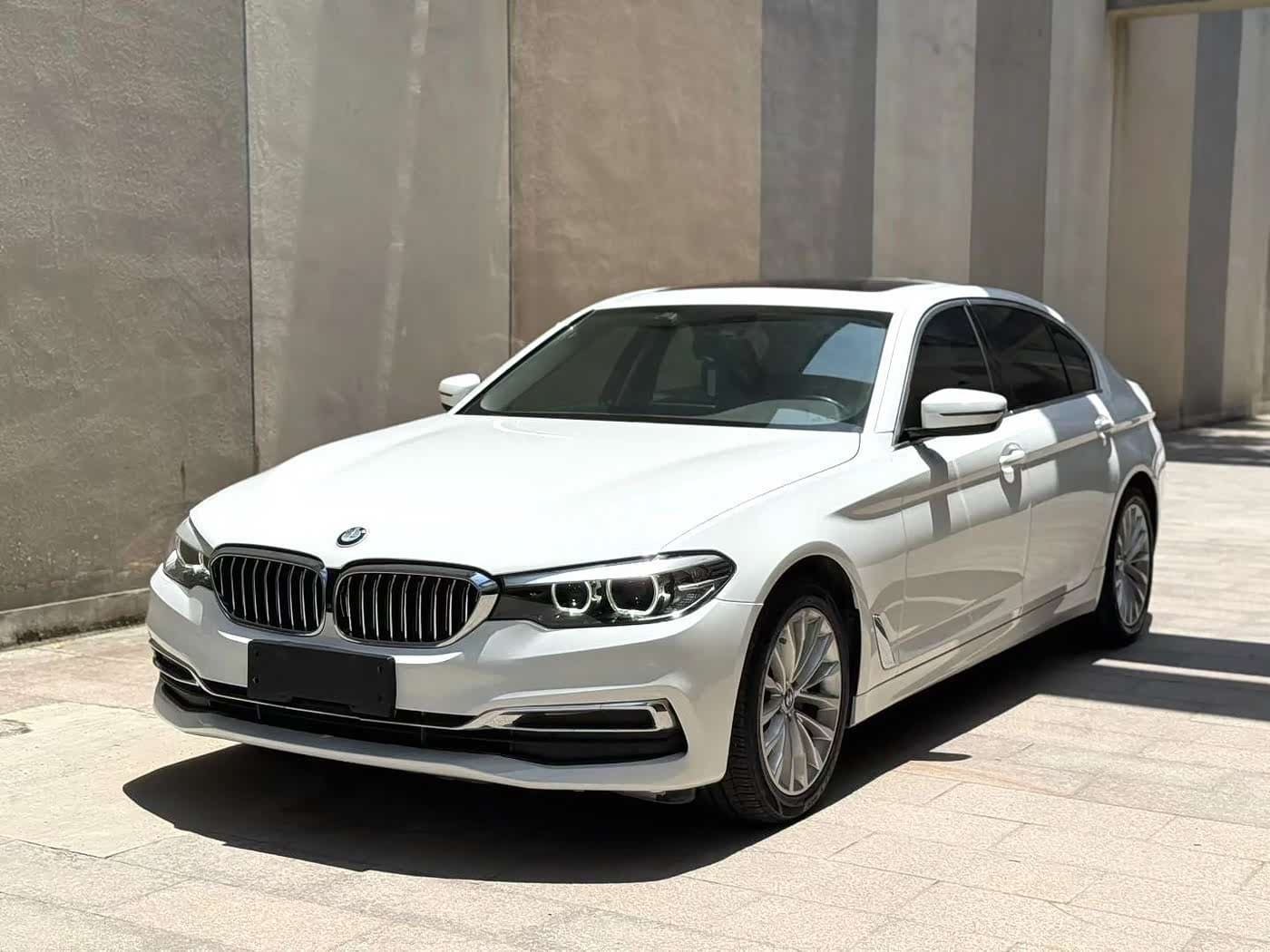 BMW 5 Series 2020 — Фото 1/9