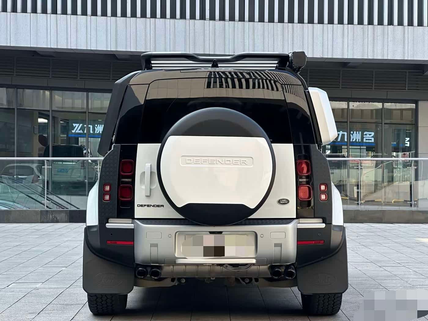 Land Rover Defender 2022 — Фото 5/13