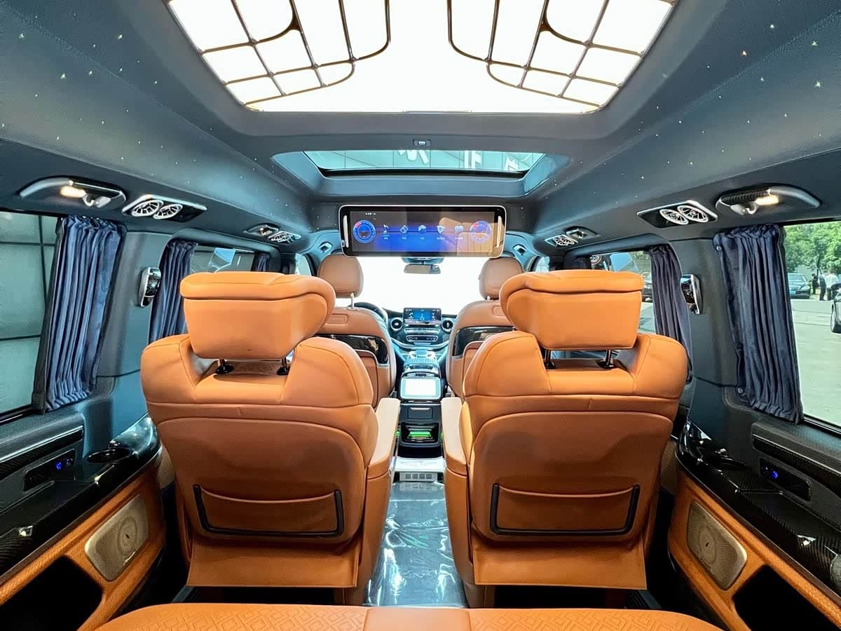Mercedes-Benz V-Class 2023 — Фото 15/18