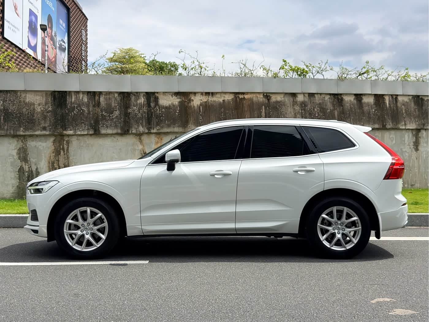 Volvo XC60 2019 — Фото 8/20