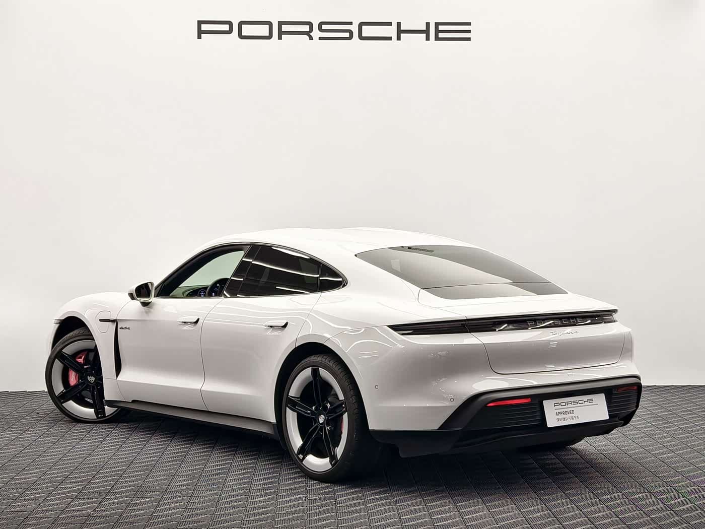 Porsche Taycan 2025 — Фото 7/15