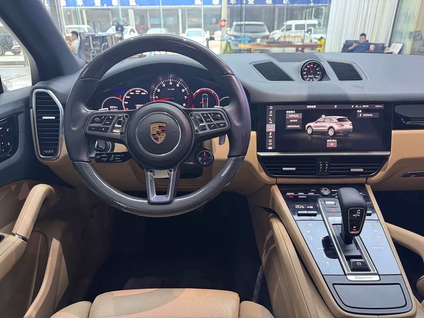 Porsche Cayenne 2018 — Фото 9/18