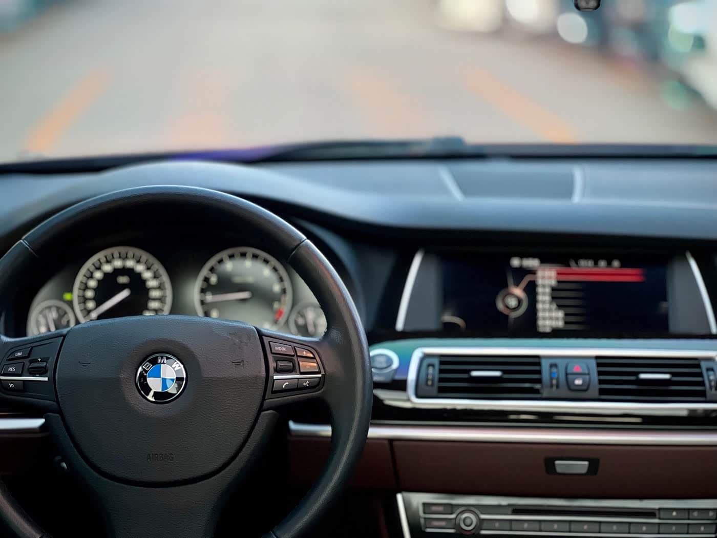 BMW 5 Series GT 2016 — Фото 13/20