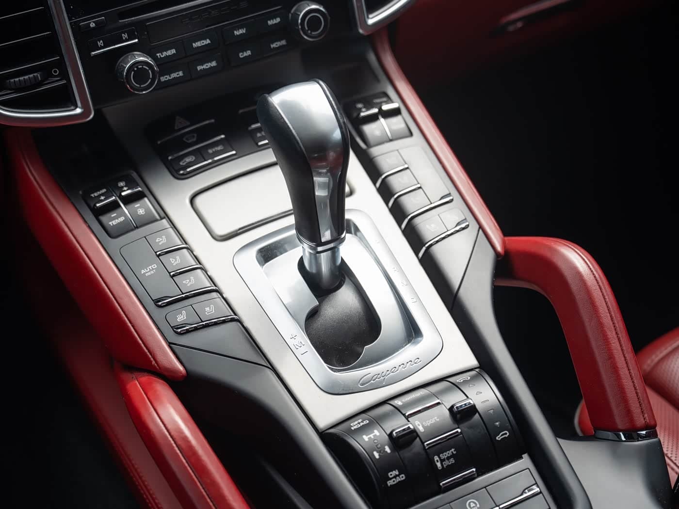 Porsche Cayenne 2017 — Фото 16/18