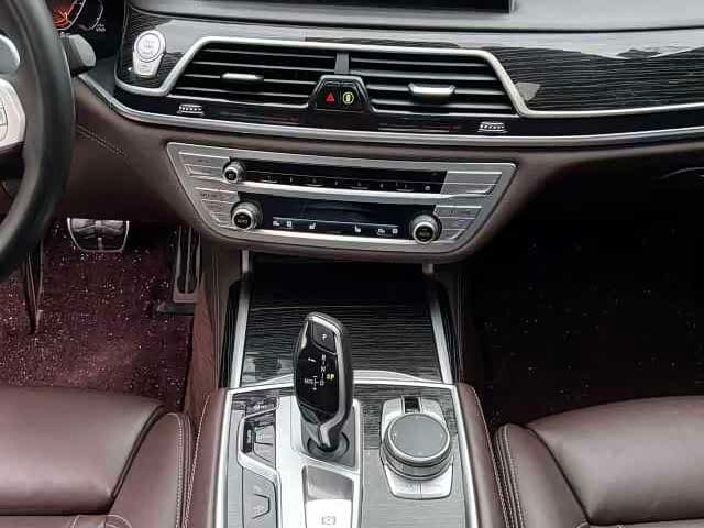 BMW 7 Series 2021 — Фото 11/18