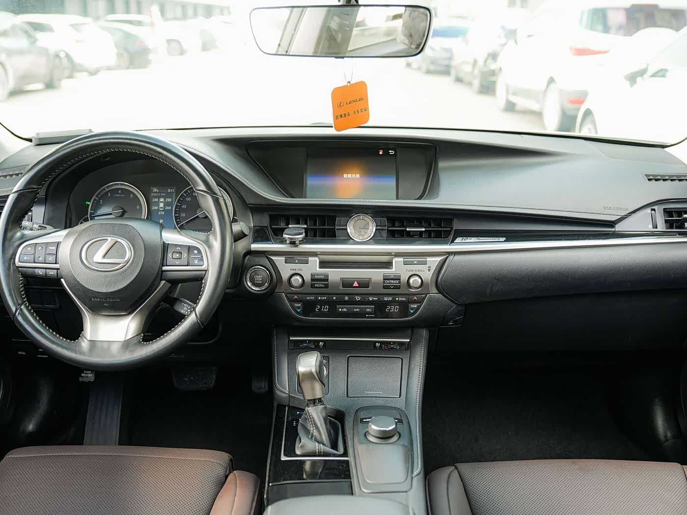 Lexus ES 2018 — Фото 16/20