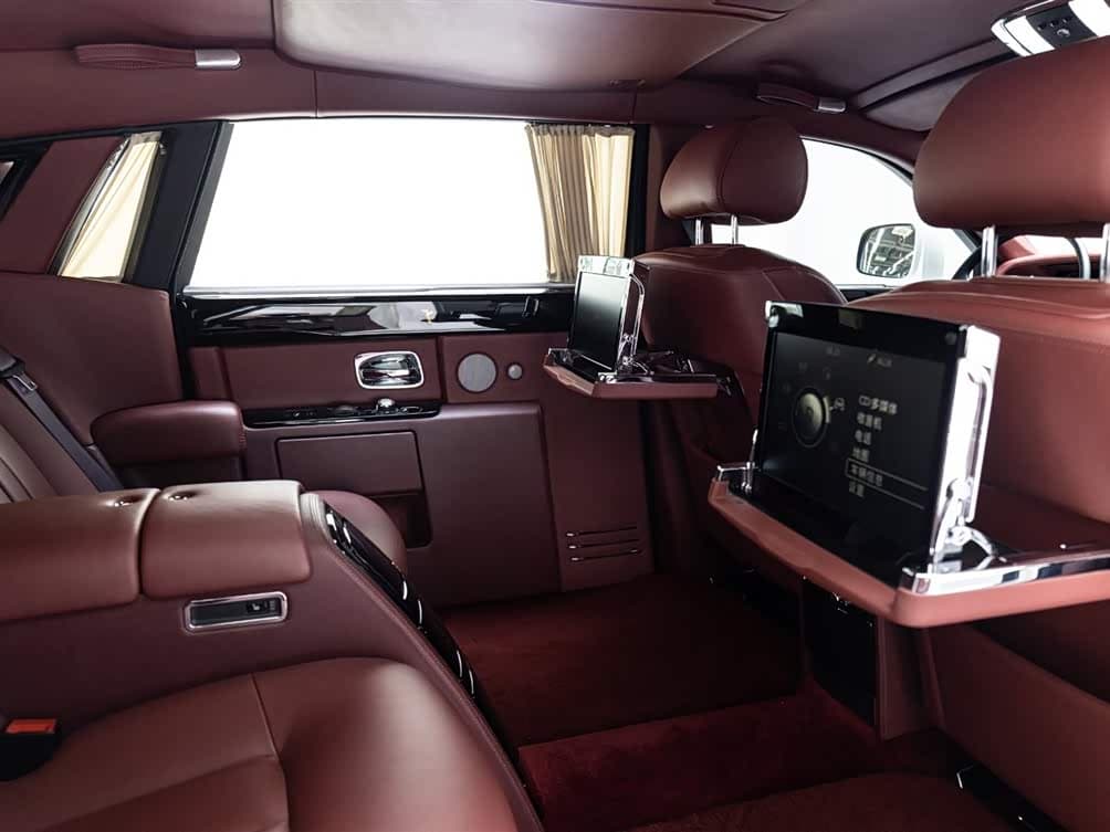 Rolls-Royce Phantom 2016 — Фото 16/20