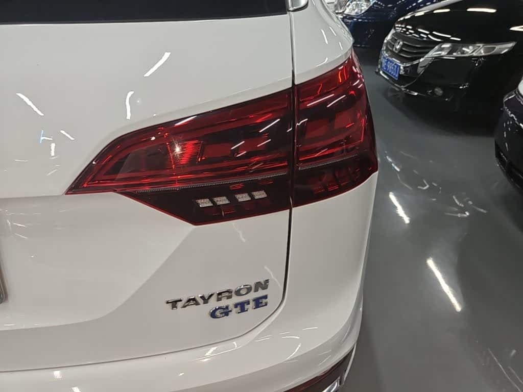 Volkswagen Tayron GTE Plug-in Hybrid 2021 — Фото 8/20