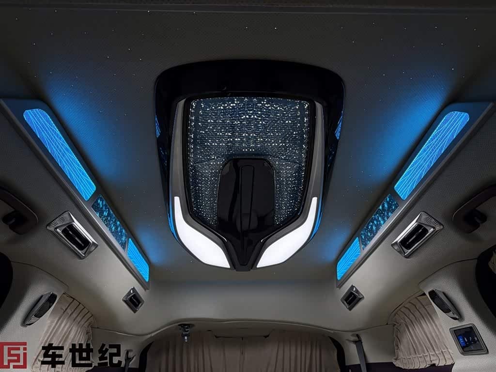 Toyota Sienna 2025 — Фото 9/11