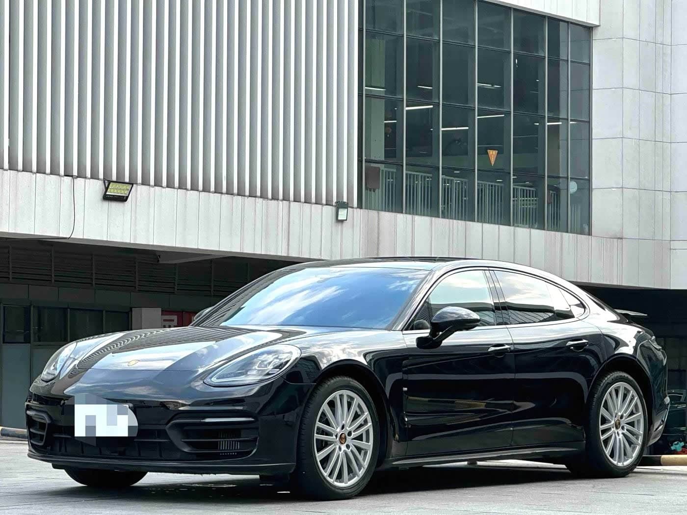 Porsche Panamera 2023 — Фото 1/16