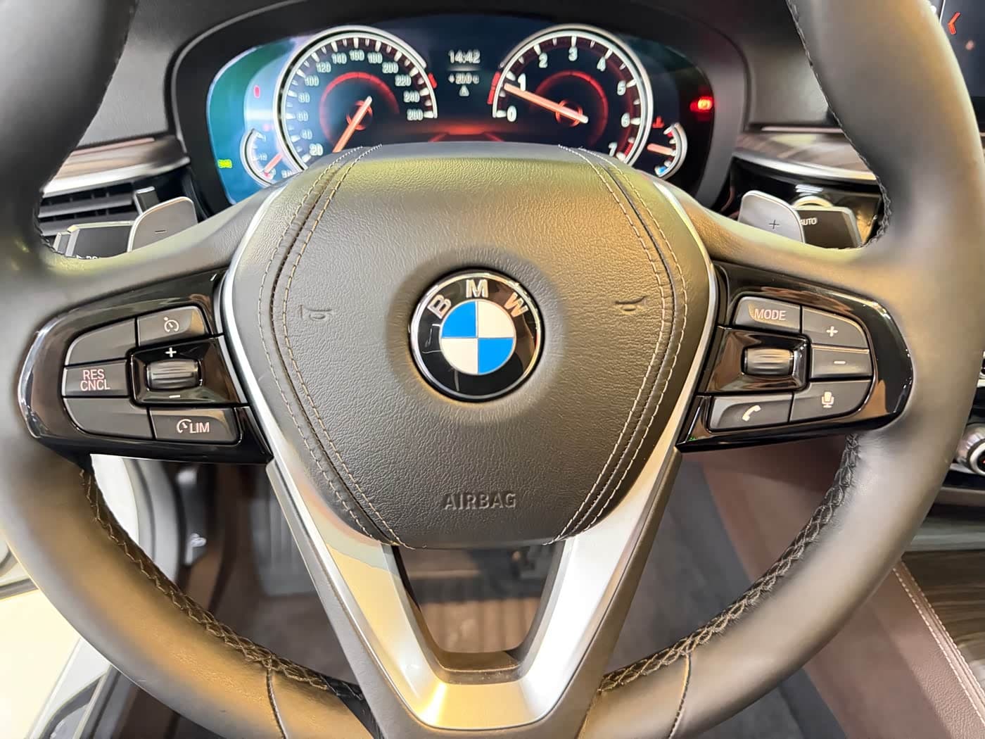 BMW 5 Series 2017 — Фото 12/16
