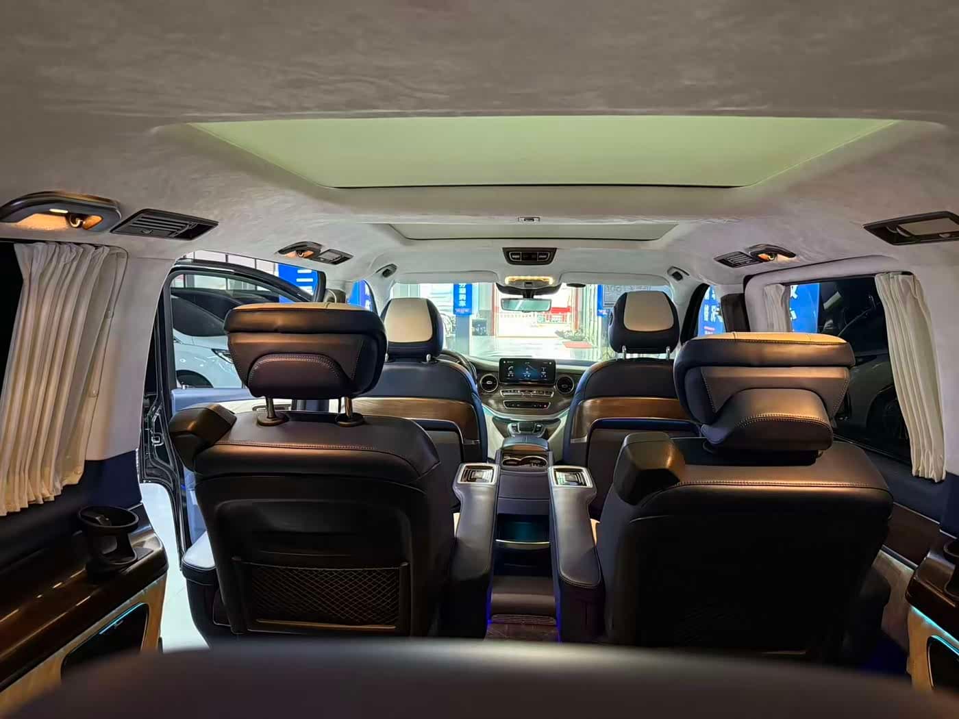 Mercedes-Benz V-Class 2022 — Фото 12/16