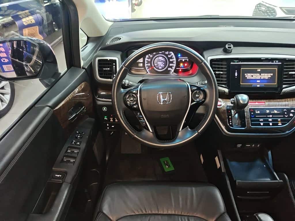 Honda Odyssey 2016 — Фото 11/20