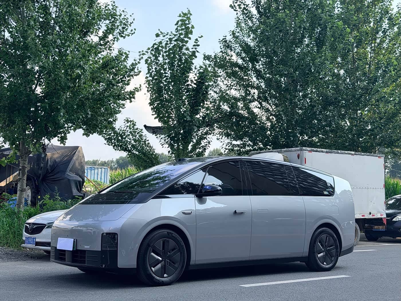 Li Auto MEGA, 2025