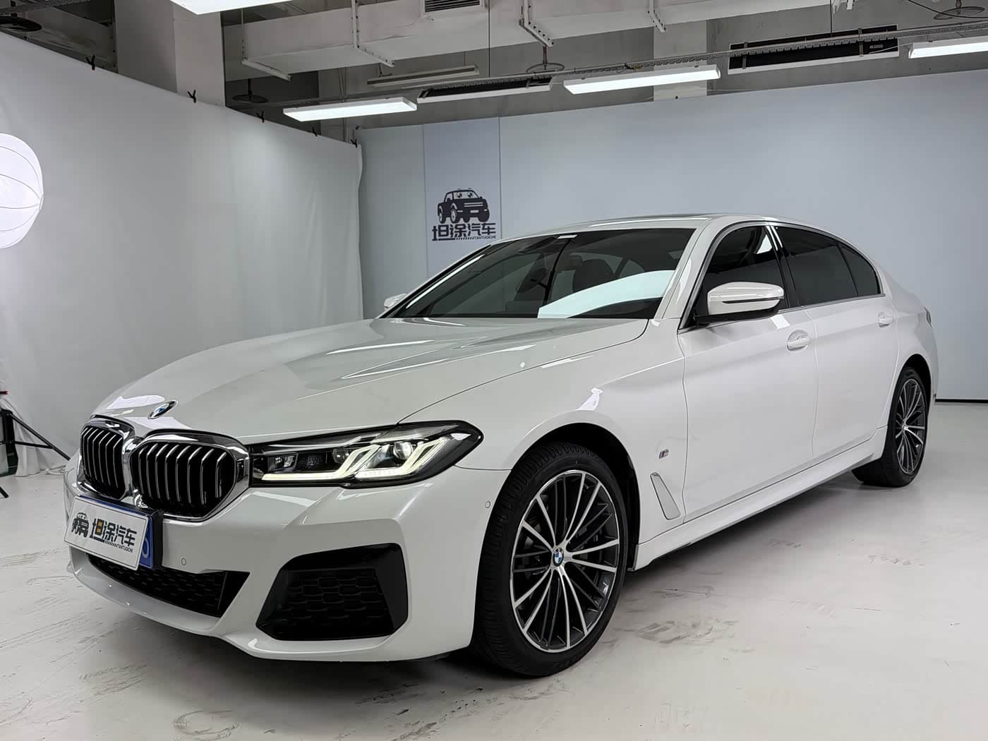 BMW 5 Series 2023 — Фото 1/20