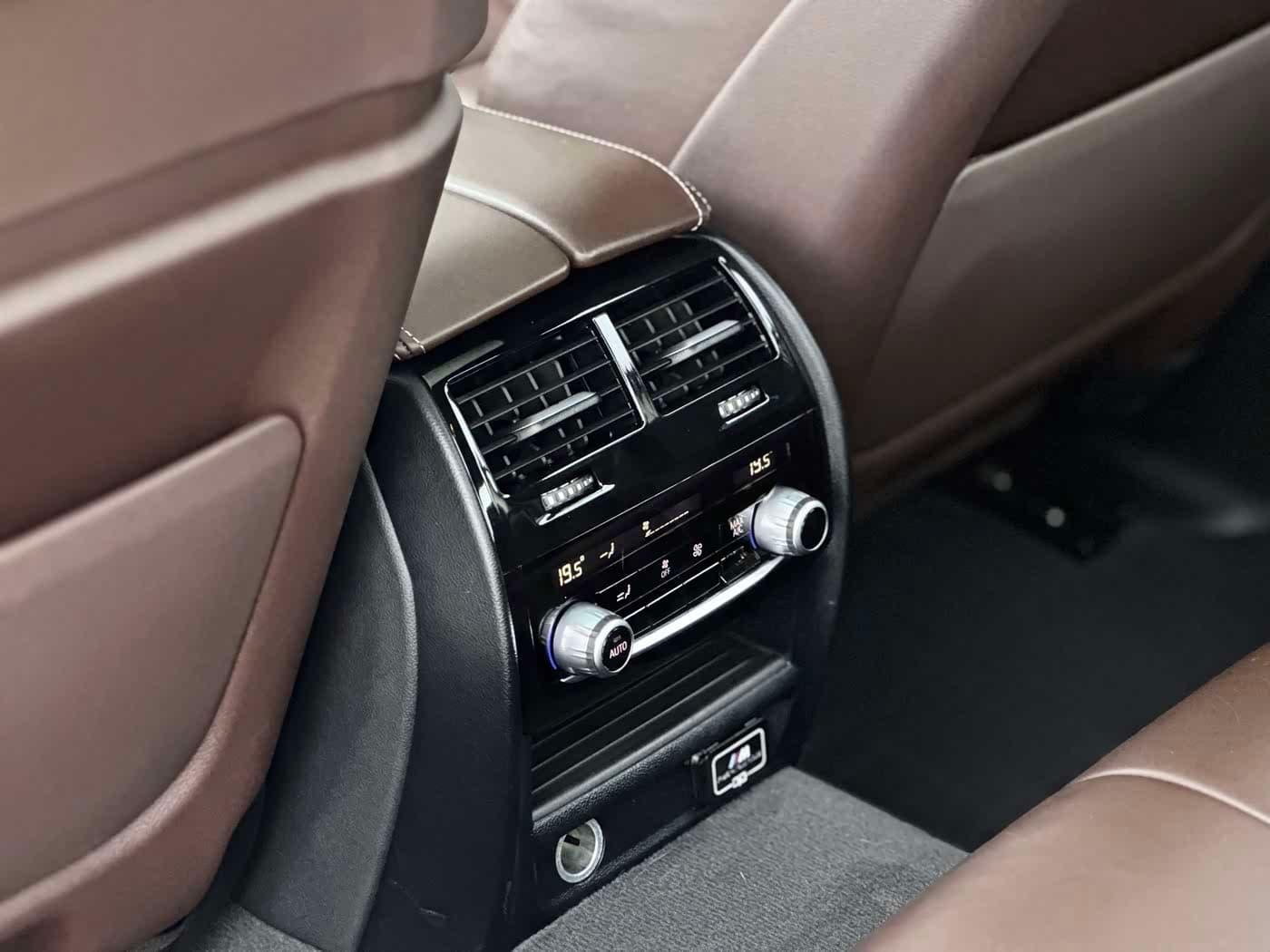BMW 5 Series 2021 — Фото 11/18