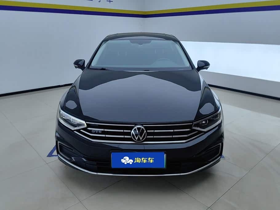 Volkswagen Magotan GTE Plug-in Hybrid 2022 — Фото 2/16