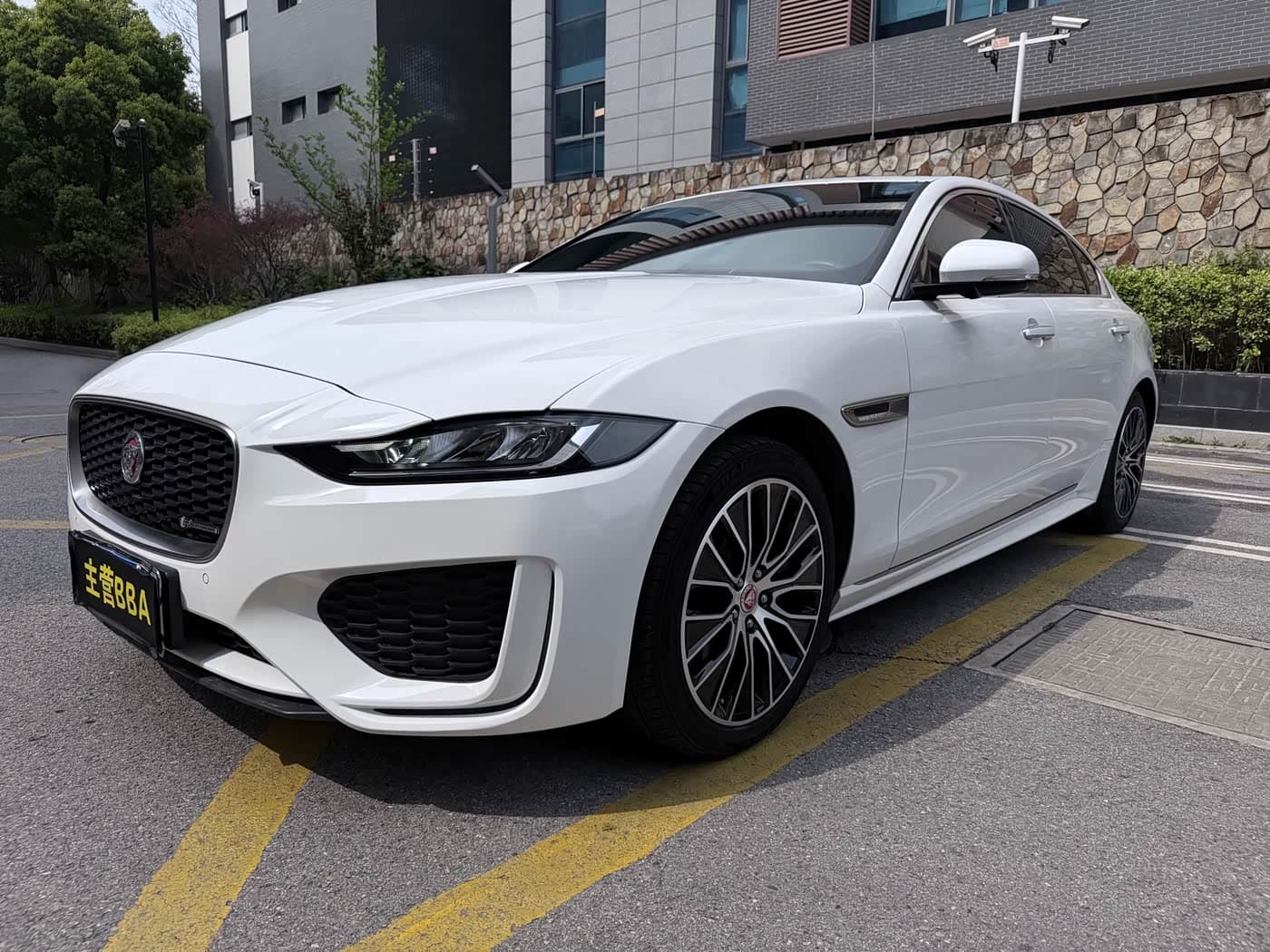 Jaguar XEL 2021 — Фото 1/16