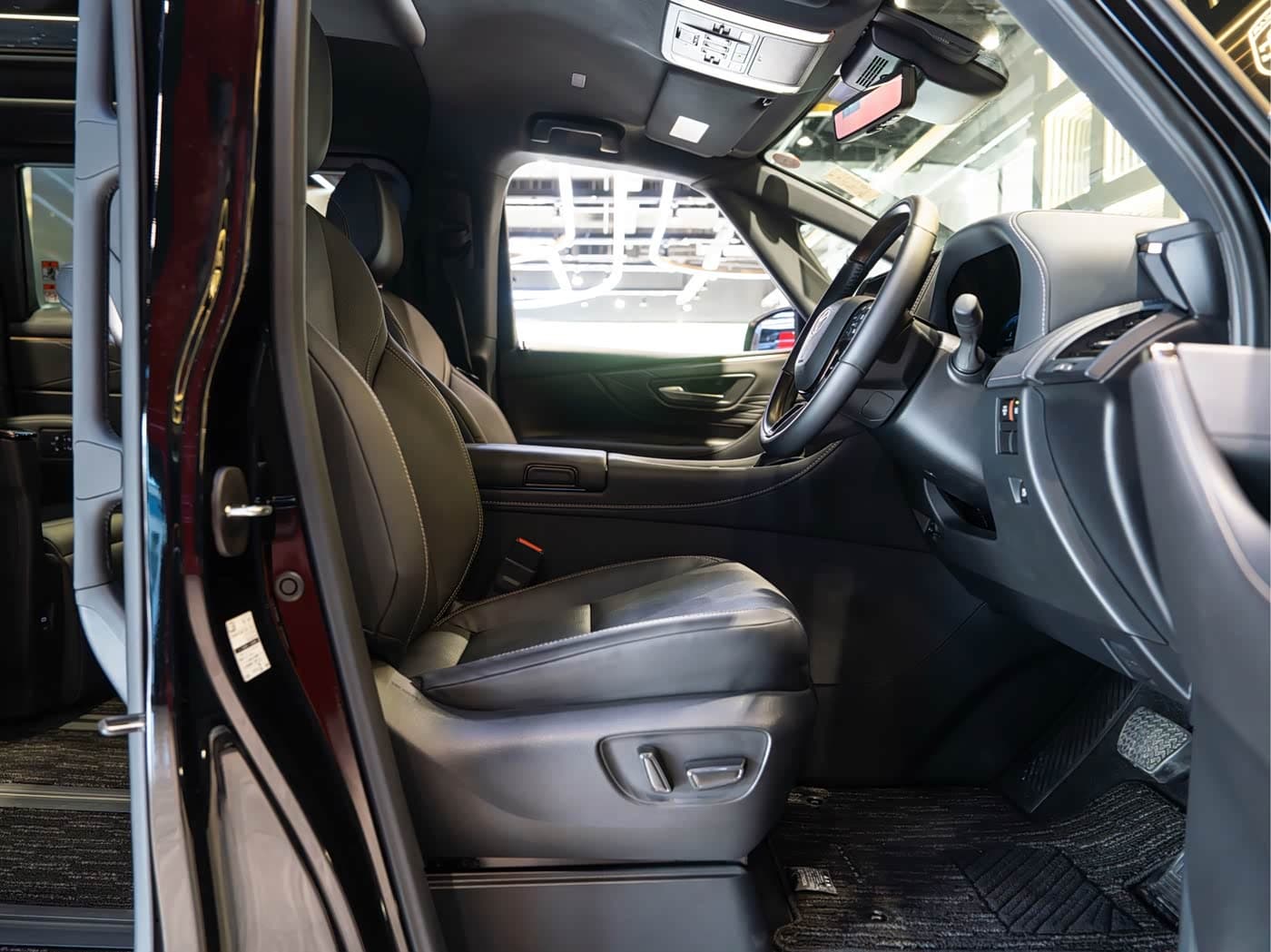 Toyota Alphard 2026 — Фото 18/20