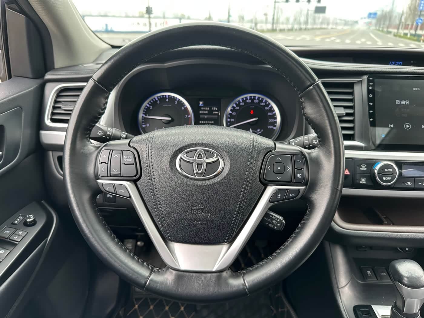 Toyota Highlander 2020 — Фото 14/20