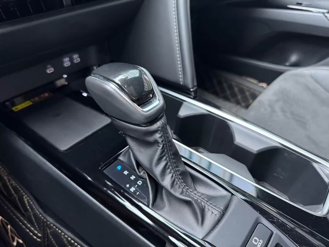 Toyota Camry 2025 — Фото 15/20