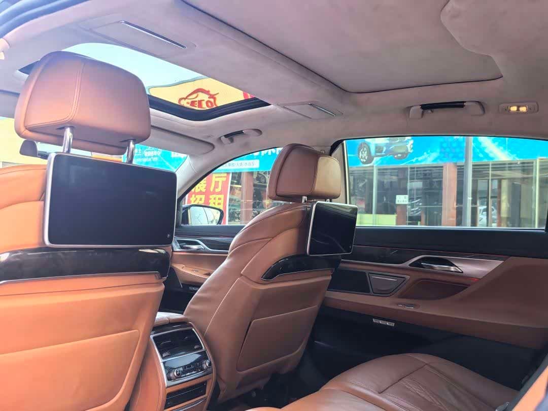 BMW 7 Series 2017 — Фото 13/16