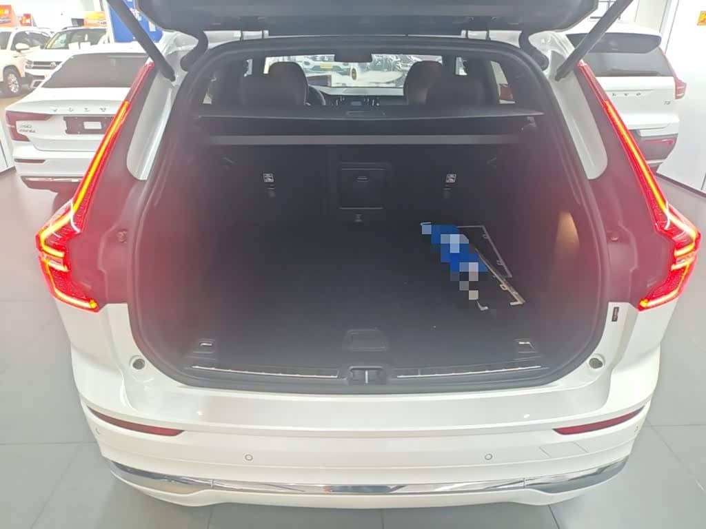 Volvo XC60 2021 — Фото 19/20