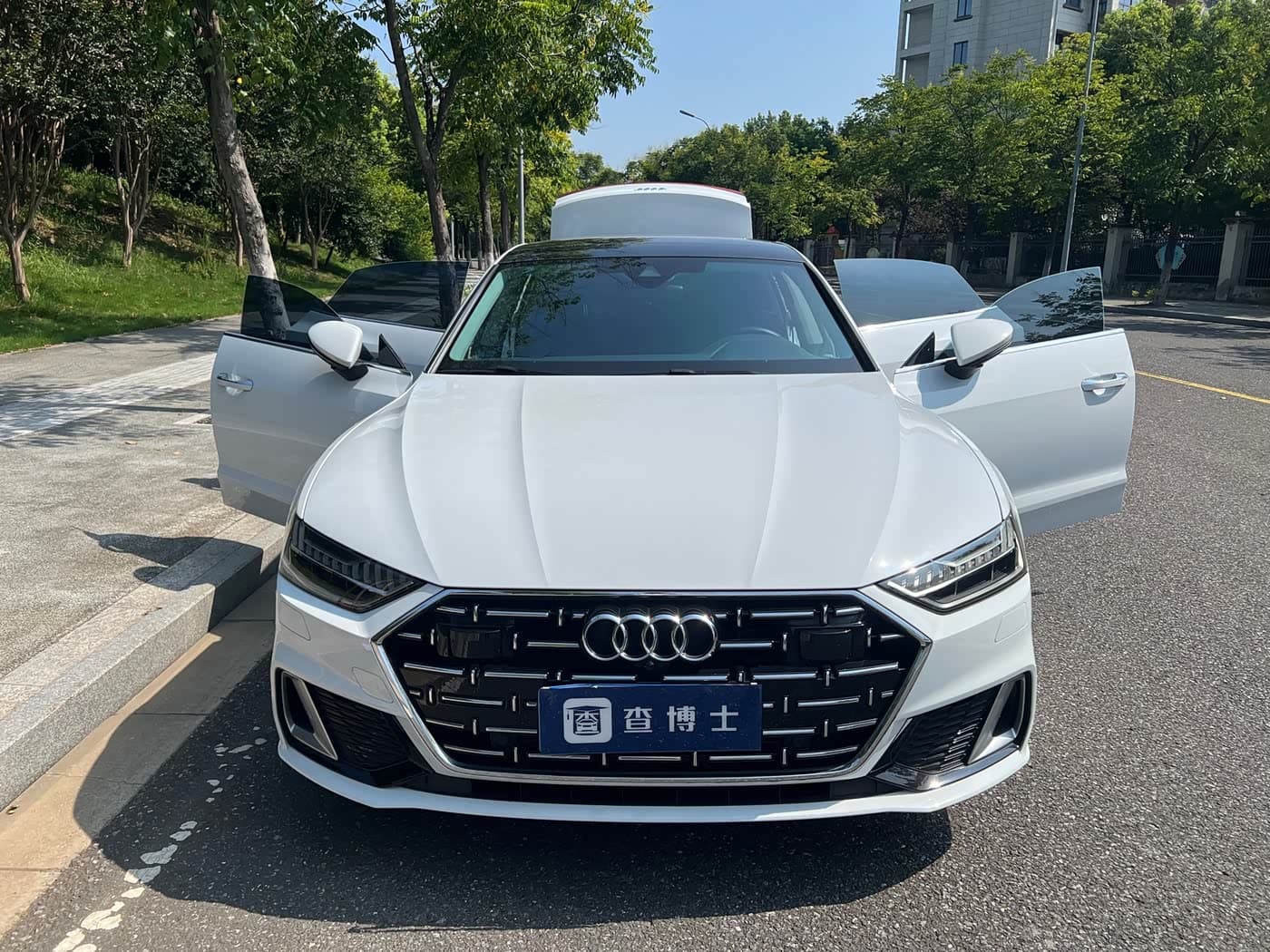 Audi A7L 2023 — Фото 15/16